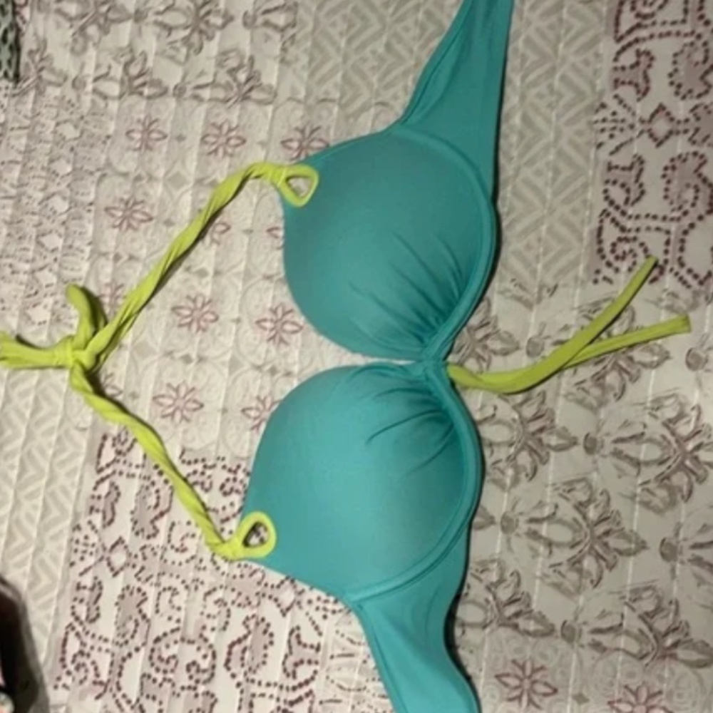 Victoria Secret Bombshell Swim add 2 cup sizes. 34 C Great condition worn once.